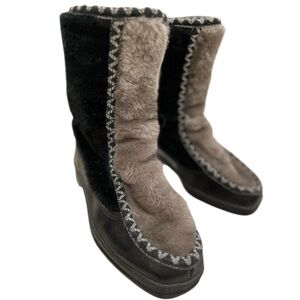 SNOWLAND Vintage 70's Sherpa Winter Boots in Faux Fur Size 8 -- VINTAGE QUEEN!!!